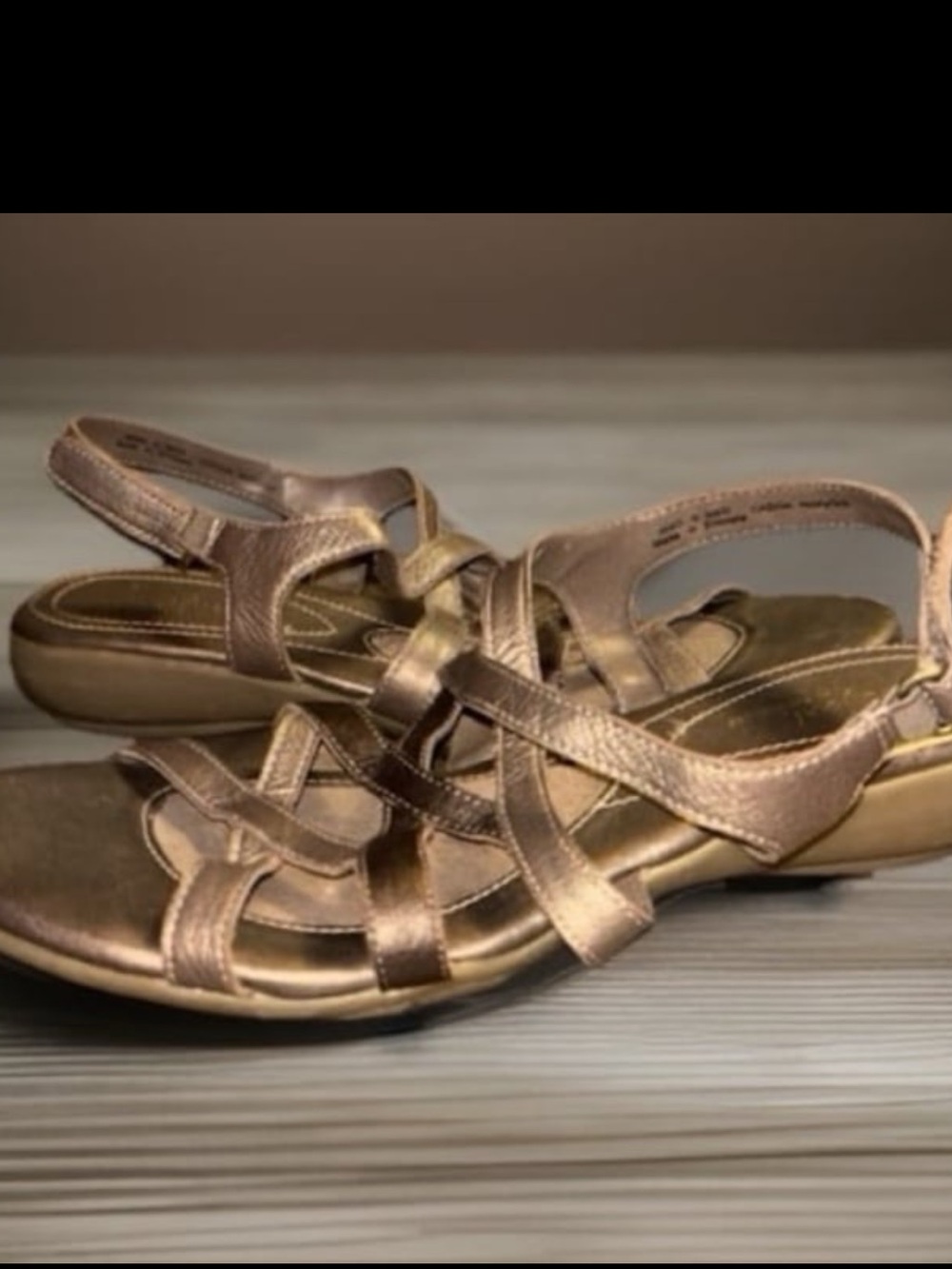 Natural Soul by Naturalizer Cadence Metallic Strappy Sandals. Women’s size 9M